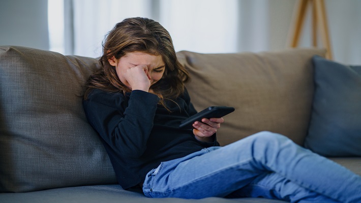 the-effects-of-bullying-and-cyberbullying-on-youth